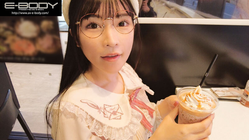 初めて出来た彼女を脱がしたら… 着衣からは想像できないスリム巨乳だしメガネ姿からは想像できない可愛い素顔 大興奮の僕は性欲尽きるまでハメまくった 胡桃さくら - サンプル画像 - 1