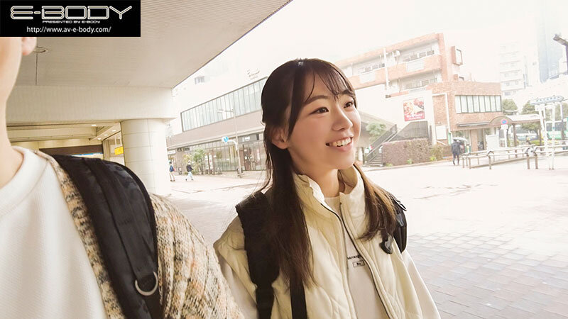 初めて出来た彼女を脱がしたら… 着衣から想像できない物凄い色白スリム美巨乳 大興奮の僕は性欲尽きるまでハメまくった 天美しおり - サンプル画像 - 1