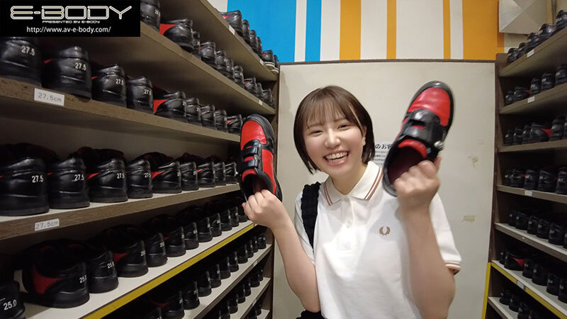 初めて出来た彼女を脱がしたら… 着衣から想像できない抱きごこち抜群むっちり美巨乳 大興奮の僕は性欲尽きるまでハメまくった 天月あず - サンプル画像 - 1