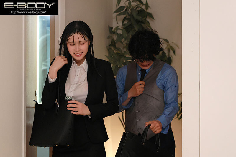 終電逃し後輩宅に泊めてもらうことに…大雨で濡れたアスリートボディの無自覚誘惑に負け朝まで何度も不倫中出ししてしまった最低な俺 雨宮ひびき - サンプル画像 - 1