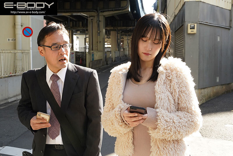 担当のグラドルが生意気なので酔わせて相部屋に…Hcup神乳を堪能しつつ従順になるまで中出し性交 雨宮ひびき - サンプル画像 - 1