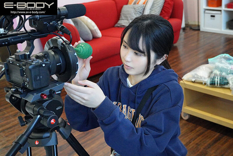 「監督志望だけど本当は女優さんになりたかった」 制作会社3年目の地味AD國森ありさ 諦めていたAV女優に大変身デビューします！ - サンプル画像 - 1