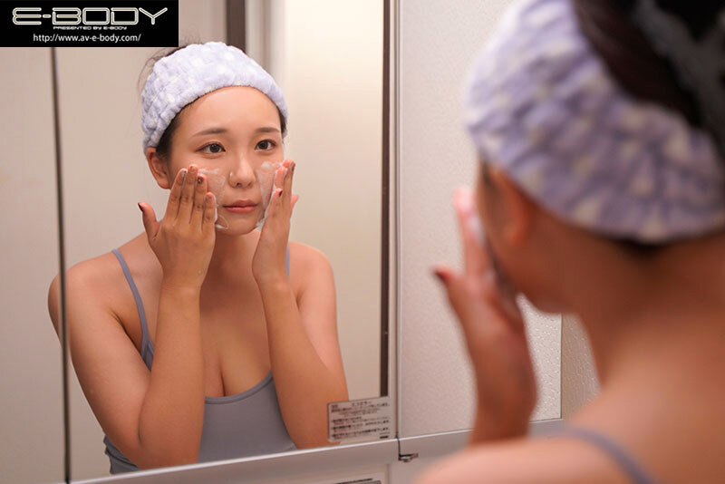 残業中に大雨で帰れなくなり世話焼きな同僚宅に泊まることに… 濡れた美巨乳と無防備なパジャマ姿に興奮した僕は嫁がいるのに朝まで何度も不倫中出し 莉々はるか - サンプル画像 - 9