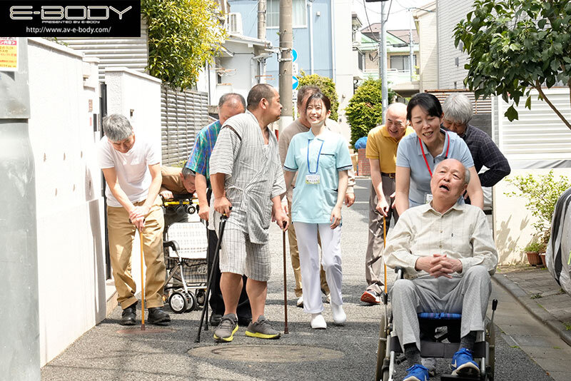 優しくて断れない人妻介護士は 真っ白な女体を高齢者に貪られ… 濃厚こってり計16P乱交 柏木ふみか - サンプル画像 - 10