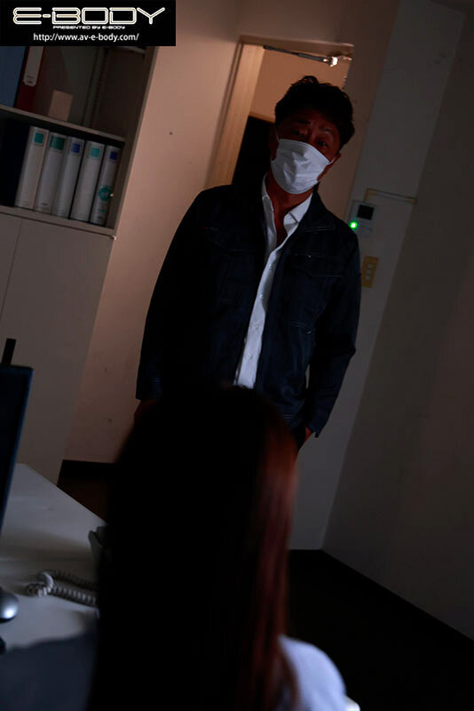 気付かれたら…終わる。社内不正の匿名告発がバレたデカ乳OL、恨まれ、全裸に剥かれ、J爆乳、犯●れる。 小椋ひかり - サンプル画像 - 5