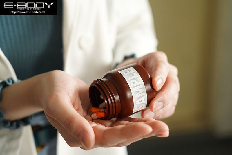 純白いたいけ巨乳薬学生、新薬研究中にできてしまった老教授のキモチイイおクスリで… 年季入りの古ペニスに染まっちゃった。 白羽舞菜 - サンプル画像 - 2