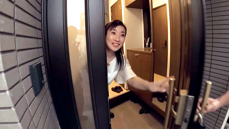 夫と子の居ぬ間に自宅訪問し奥さんをやりたい放題メチャクチャにして生中出ししまくり家中を女潮と精子まみれにして帰りました。 美原すみれ - サンプル画像 - 1