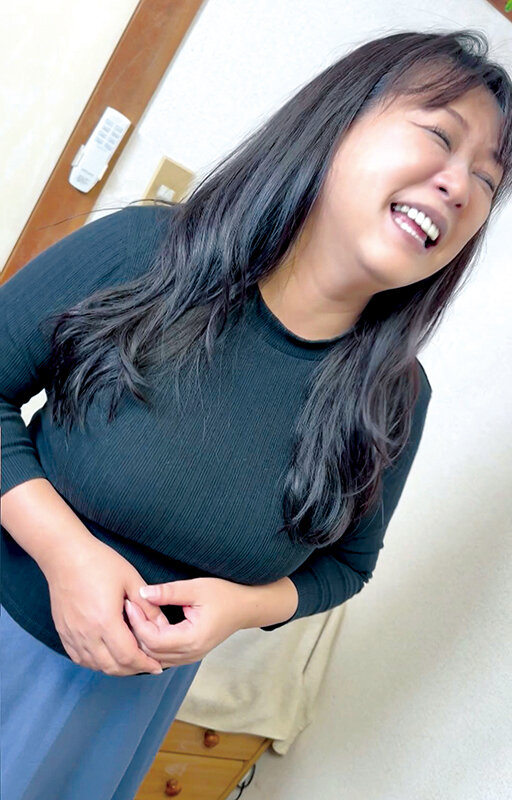［求人募集・素人面接］ 弊社の事務員を募集したらGカップの爆乳ムチムチおばさんが来た。色々訳アリなのでAV出演しないか口説いたら結構ドスケベだった！ 桐島明日香 - サンプル画像 - 1