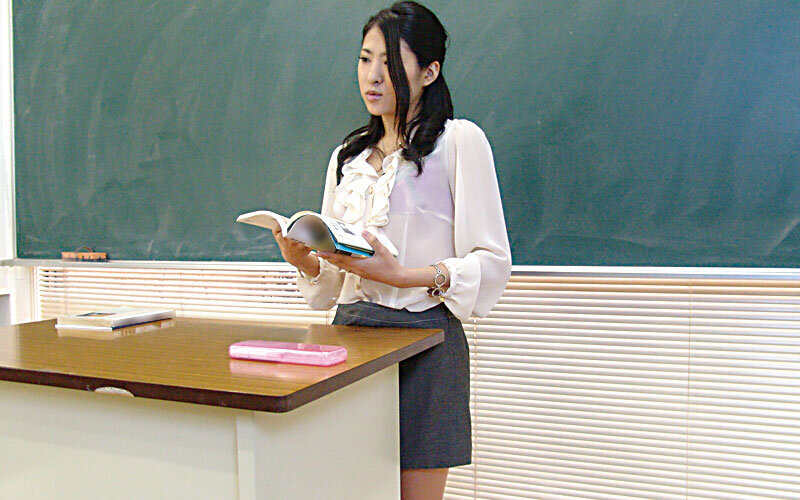 若い男子生徒をシゴいてハメて精子を放出！熟女教師のイケナイ性指導記録4時間 - サンプル画像 - 1