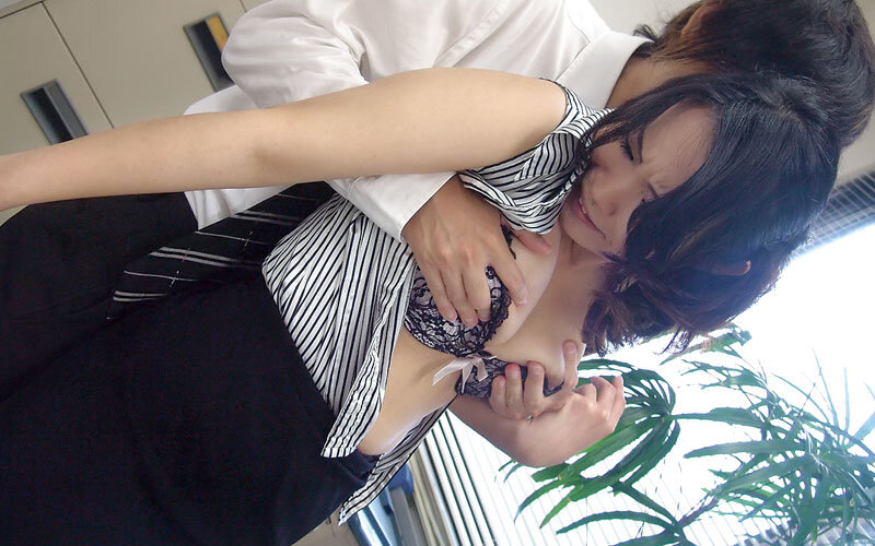 部下に厳しいムカつく女上司に逆襲セクハラ！熟女OLに精子を放出！4時間 - サンプル画像 - 11