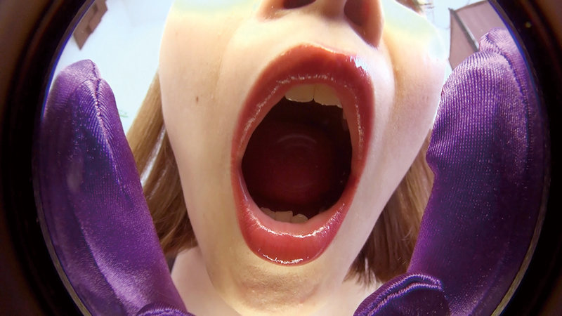 主観で口臭や体臭を嗅がせてくれた後にカラフルグローブで手コキしながら乳首を舐める - サンプル画像 - 1