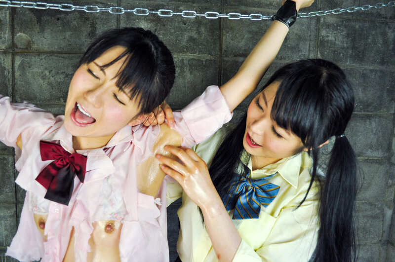 敏感女子のくすぐりレズ - サンプル画像 - 11