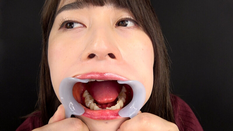 唾液滴る肉厚舌で挑発する淫乱美女 - サンプル画像 - 11