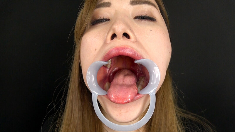 唾液滴る肉厚舌で挑発する淫乱美女 - サンプル画像 - 2