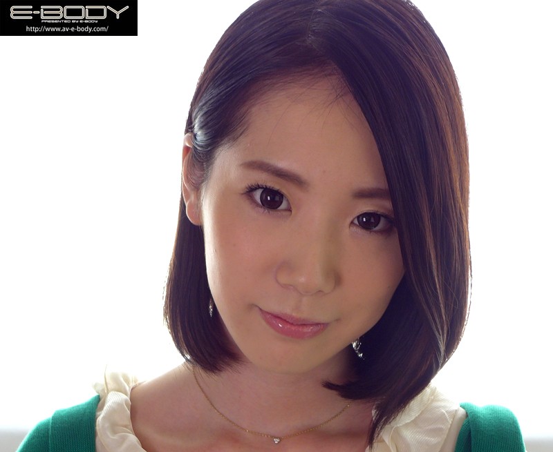 E-BODY専属デビュー「私のことなんて知らないですよね？」某通販カタログで表紙も飾った現役人妻モデル沢尻真未32歳 AV解禁 - サンプル画像 - 6