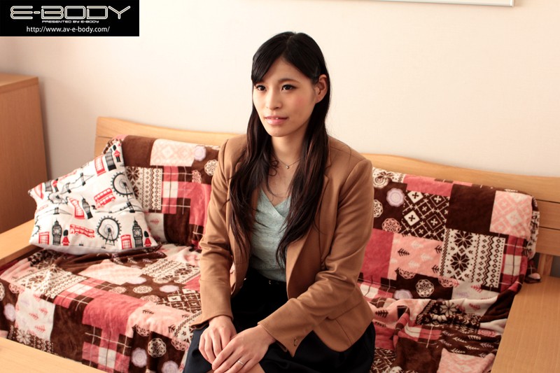 E-BODY専属人妻 最終章 真正中出し解禁 完全ノーカットドキュメント 生チ●ポが気持ちよすぎて夫の留守中に自宅で10人の男と連続11発の生ハメ中出し性交 杏 - サンプル画像 - 1