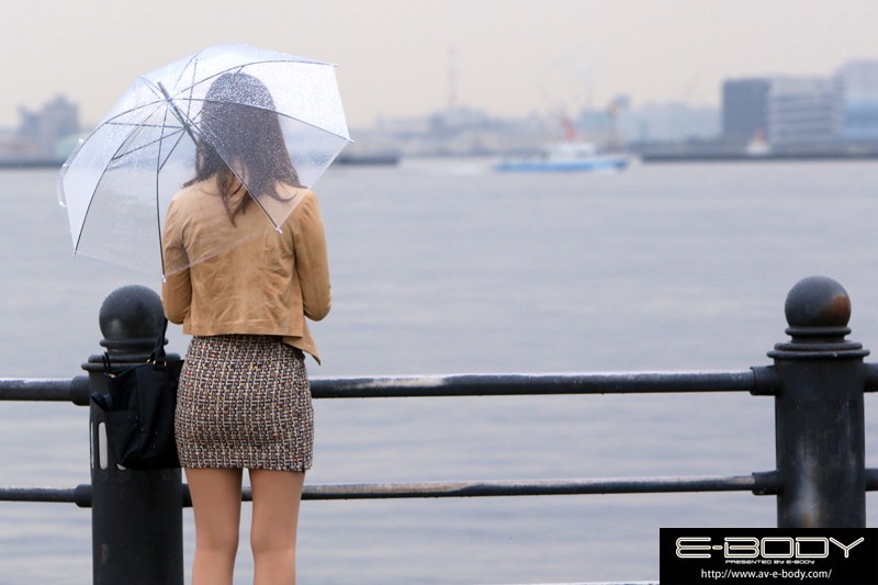 夫に内緒ではじめてのAV 美し過ぎる奇跡の釣鐘型バスト あかり31歳 - サンプル画像 - 1