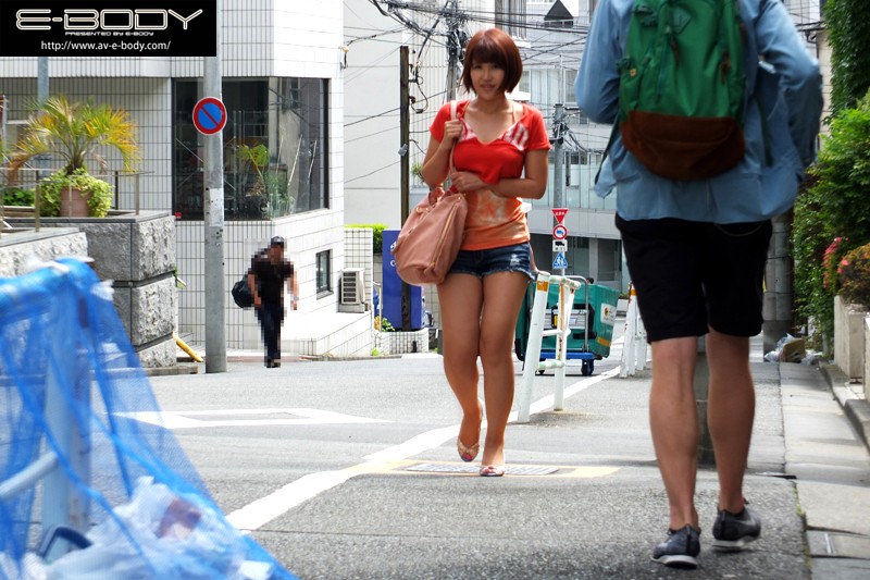 働くオンナBODY 渋谷某チアクラブ在籍、活動歴13年、学生時代は団体で都選抜にも選ばれた現役若妻チアリーダー 岩佐萌 - サンプル画像 - 1