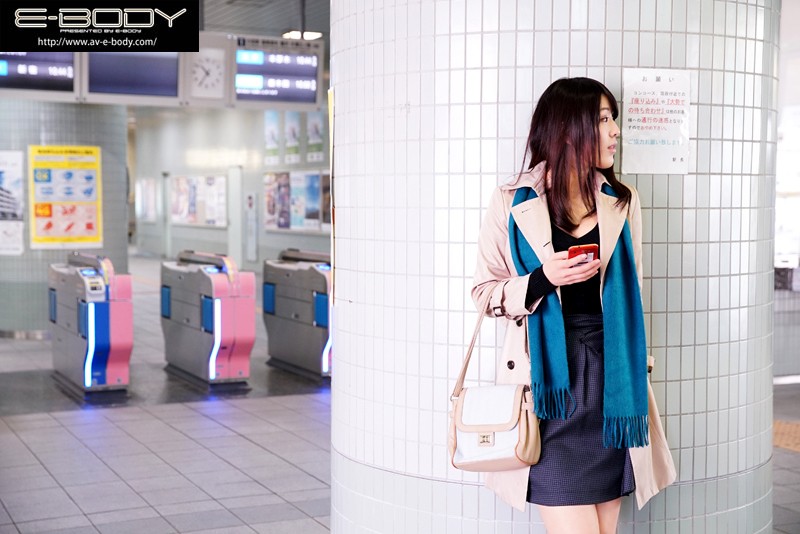 E-BODY専属人妻デビュー 美乳 美腰 美脚 3美一体ミラクル8頭身 中村推菜 - サンプル画像 - 1