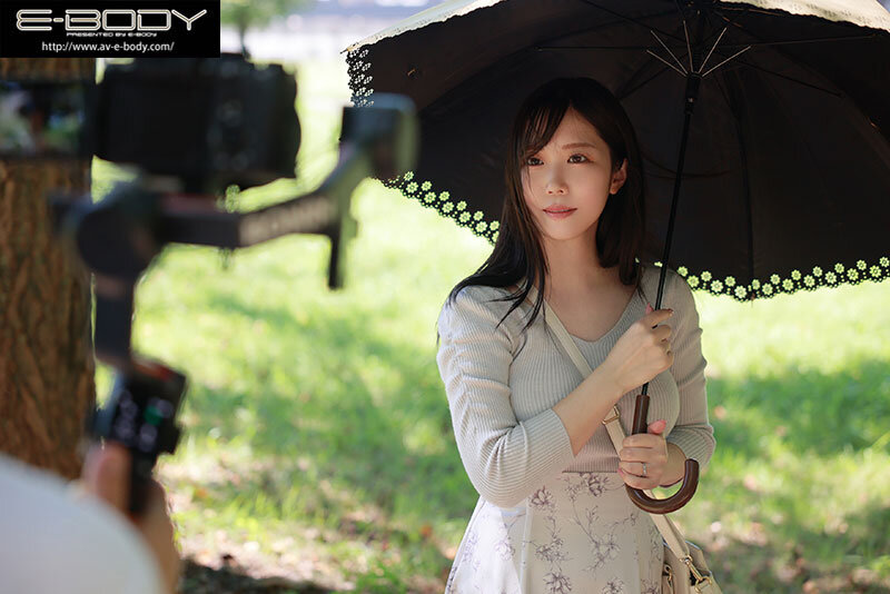 旦那の勤務中にメンエスで働いたら予約の取れない人気嬢になってしまった平日しか会えない幸薄美人妻 AVデビュー 恋音まい - サンプル画像 - 5