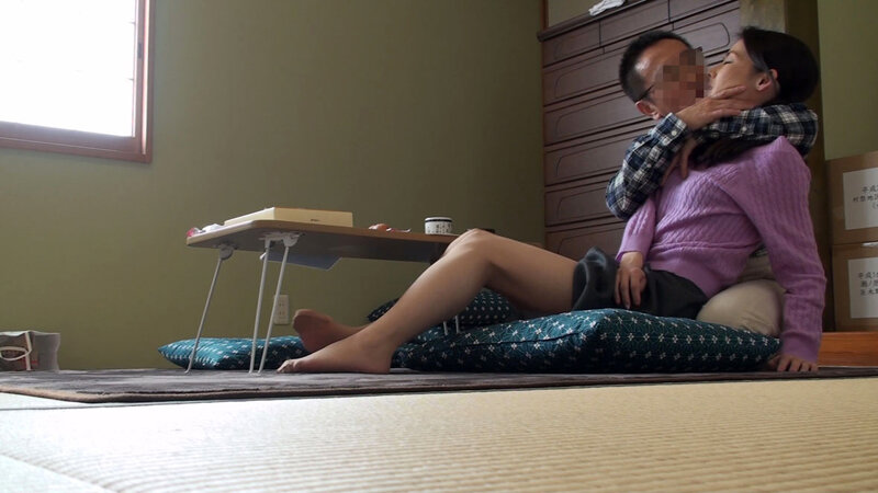 覗き撮られた汗ばむSEX！熟年同士だからこそ燃え上がる禁断の濃密不倫vol.2 - サンプル画像 - 3