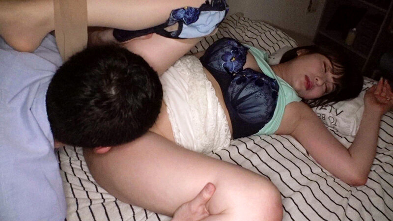 熟女連れ込み睡眠姦 意識を飛ばされ巨根でお股をめちゃめちゃ掻き乱される人妻たち 美桜さん・33歳・Dカップ 三奈さん・35歳・Hカップ - サンプル画像 - 14