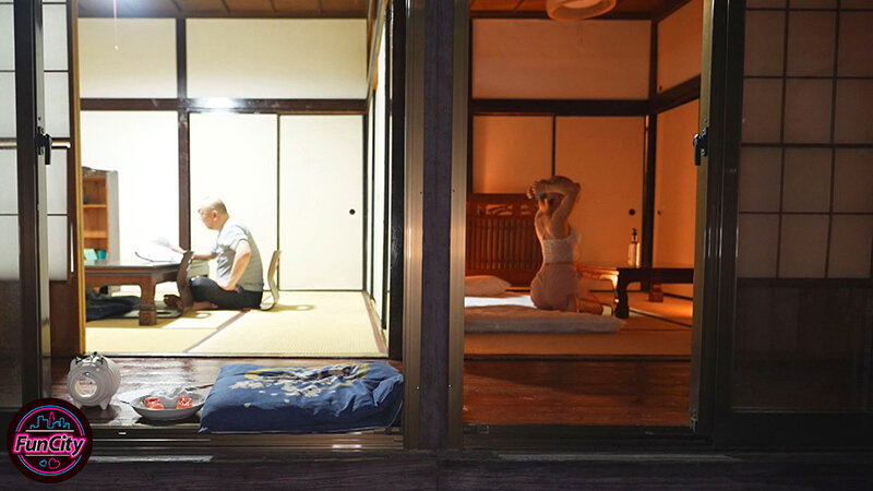 地味な優等生が金髪ギャル化して夏の田舎に帰省してきた！中年親爺の私は田舎生活の退屈しのぎに痴女られ金玉空っぽになるまで搾精され狂わされて… 佐藤ののか - サンプル画像 - 13