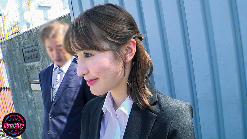 エロ尻で悩殺し囁き淫語でトロかして骨抜きに…愛妻家上司を意のままに肉バイブ化して搾精！悪女すぎる新人OL 百永さりな - サンプル画像 - 1