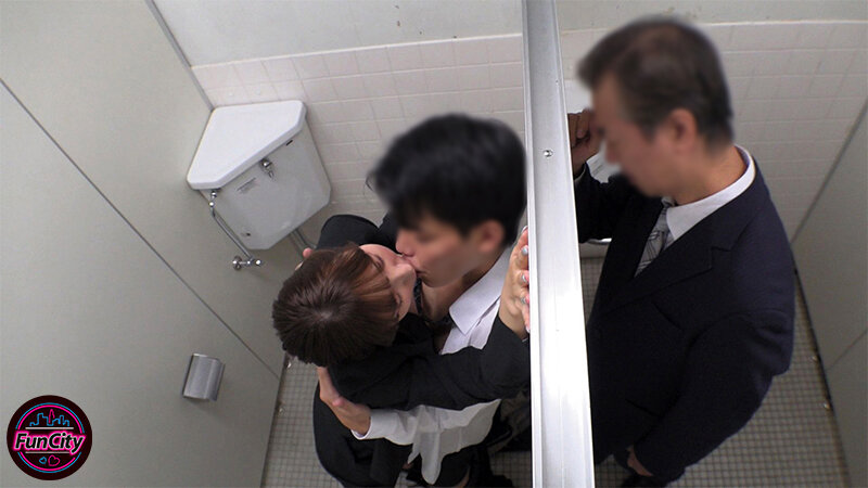 エロ尻で悩殺し囁き淫語でトロかして骨抜きに…愛妻家上司を意のままに肉バイブ化して搾精！悪女すぎる新人OL 百永さりな - サンプル画像 - 19