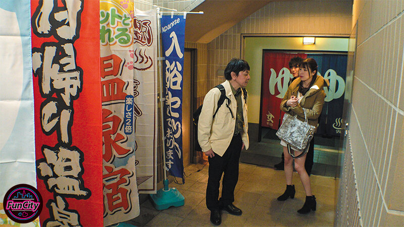 筆おろし温泉ソープ 親父が再婚して― Iカップ爆乳の義母さんができた。家族旅行で僕が童貞だとわかると淫乱な義母さんに狙われて…有岡みう - サンプル画像 - 1