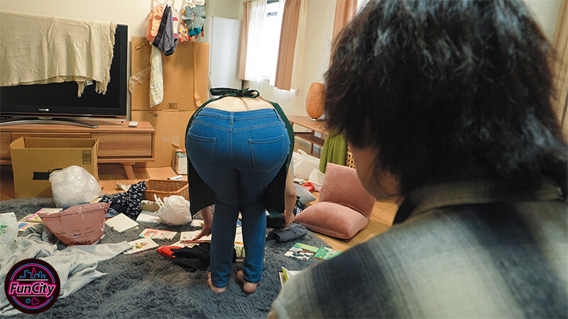 四つん這いで無自覚にデカ尻挑発してくるパート家政婦 ドジっ子すぎる土下座尻に即ハメしたら… 弥生みづき - サンプル画像 - 6