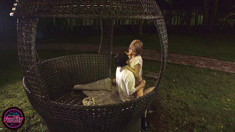 CAMP×NTR エロ舌で隣人夫をしゃぶり堕とすギャル妻 春陽モカ - サンプル画像 - 13