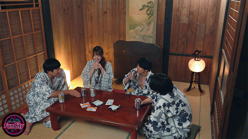 息子ほど年の離れたバイト先の男子学生達と一泊二日の温泉旅行に来たむっちり巨乳パート主婦は色気ムンムン無自覚誘惑し…俺たちみんな38歳パート主婦ゆいさんのガチ恋勢 波多野結衣 - サンプル画像 - 13