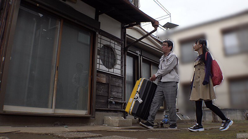 洗脳啓発まいんどふぁっかーちびっこ編 潮吹きメタモーゼ姪っ子と舐めとり掛け算7日間 ～臭いおじさんの七の倍数でアホになったり気持ちよくなたりしゅるよ～ 由良かな - サンプル画像 - 1