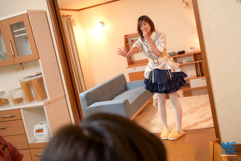 地方都市の地下で活躍してた幼馴染が…精子大好き小悪魔な上京アイドルになってネバスペキスで焦らしてくる件 前田美波 - サンプル画像 - 10