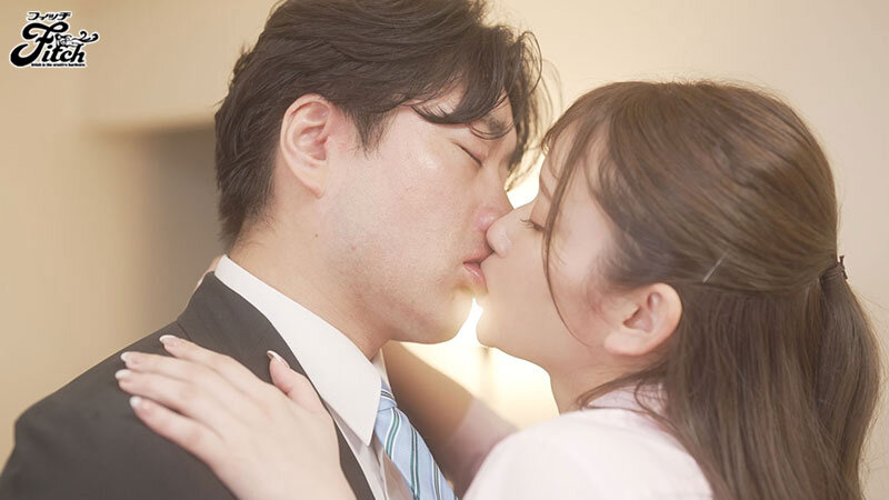 ずっと想いを寄せていた先輩に巨乳の彼女ができました… 女性経験が少ないその人の為に好きな気持ちを隠しながら私のオッパイでエッチの練習をする二人で内緒のパイズリSEX 桃園怜奈 - サンプル画像 - 4