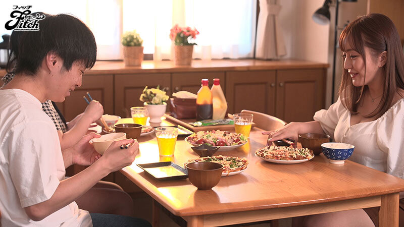 抵抗する彼女の爆乳母に中出しし続けて3日目…若い僕のチ○ポに跨り狂ったように自ら腰を振りだした 安斉愛結 - サンプル画像 - 2