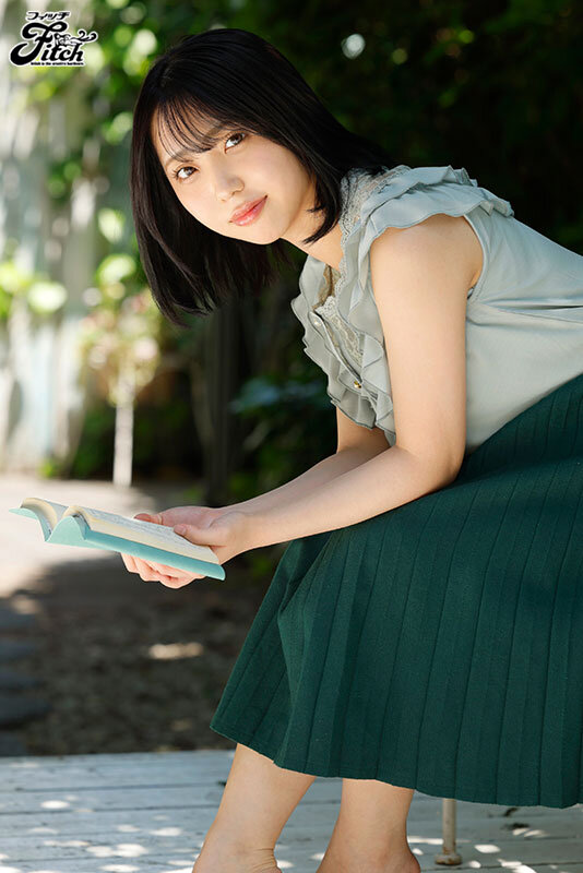 地味だけど脱いだら凄かった！恋愛小説家AV Debut！恋愛経験の少ない20歳の美巨乳Fカップ 卯佐美りん - サンプル画像 - 5