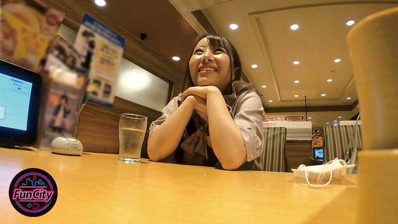 マッチングアプリで真剣な出会いを求めるシロート美女に「便所でサクッと手コキしてくれませんか？」即金チラつかせ交渉イヤイヤチ●ポ握るも…目前の巨チンに生唾ごくり汗ばみ発情！！ラブホで腰フリまくりイキまくり生セックス！！ - サンプル画像 - 14