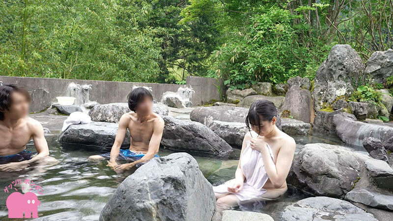 乱交OKの混浴温泉と知らずに来た女性客は巨乳尻をワニ痴●されて喘ぎ始め…4名収録 - サンプル画像 - 1