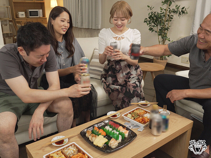 夫婦交姦 寝取り寝取られ乱れ狂うとある夫婦の中出し記録 通野未帆 浜崎真緒 - サンプル画像 - 4