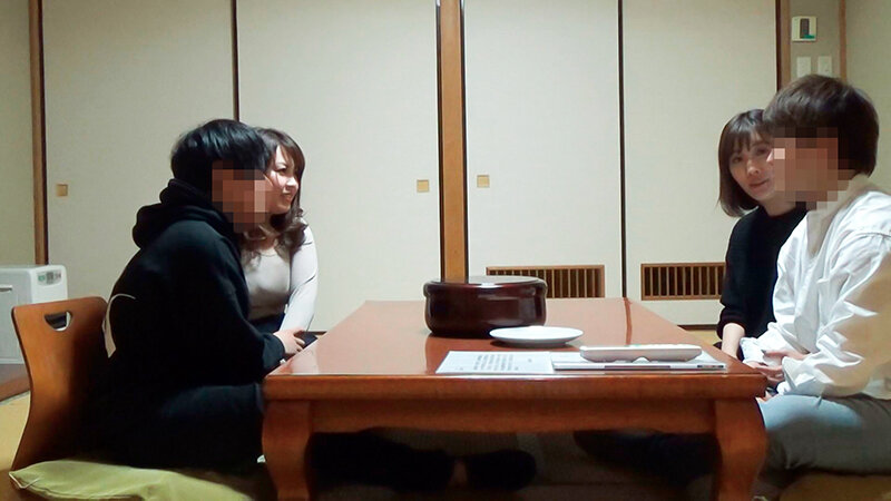 新・夫婦交換会3 愛情はあるのにマンネリ気味で刺激が欲しい中年夫婦がスワッピングパーティーに参加して旅館の一室で自慢の妻の裸を見られ、抱かれ、悶え、喘ぐ姿に燃え上がる - サンプル画像 - 3