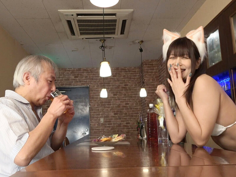 第1回みんな乳首とナマが好き！！紺野ひかるが生贄M男をひたすら乳首こねくり＆射精チ○ポをお掃除おマ○コしちゃうナマ痴女ガールズバー 紺野ひかる - サンプル画像 - 2