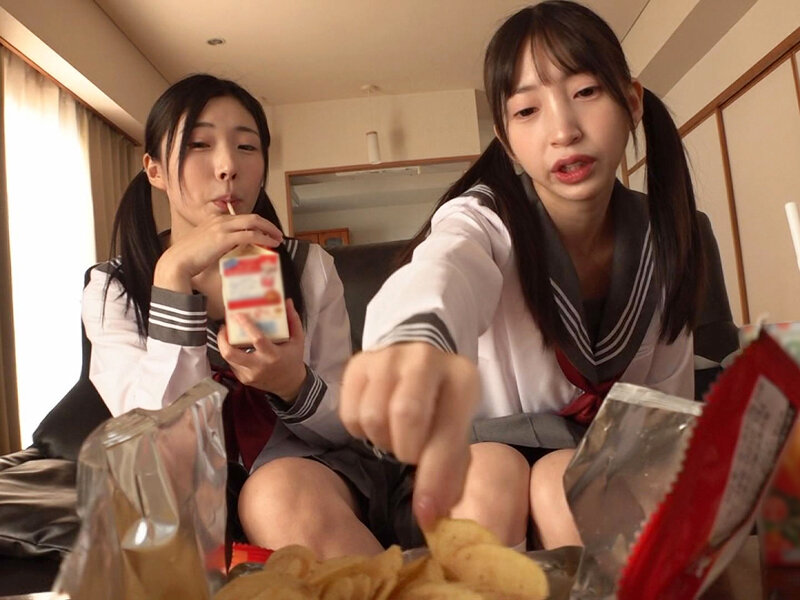 妹が友達を連れてウチに泊まりにきた！両親が居ない間によだれ飲まされ続け、モノの見事にM堕ちメスイキまでさせられてしまった 皆月ひかる/冬愛ことね - サンプル画像 - 2