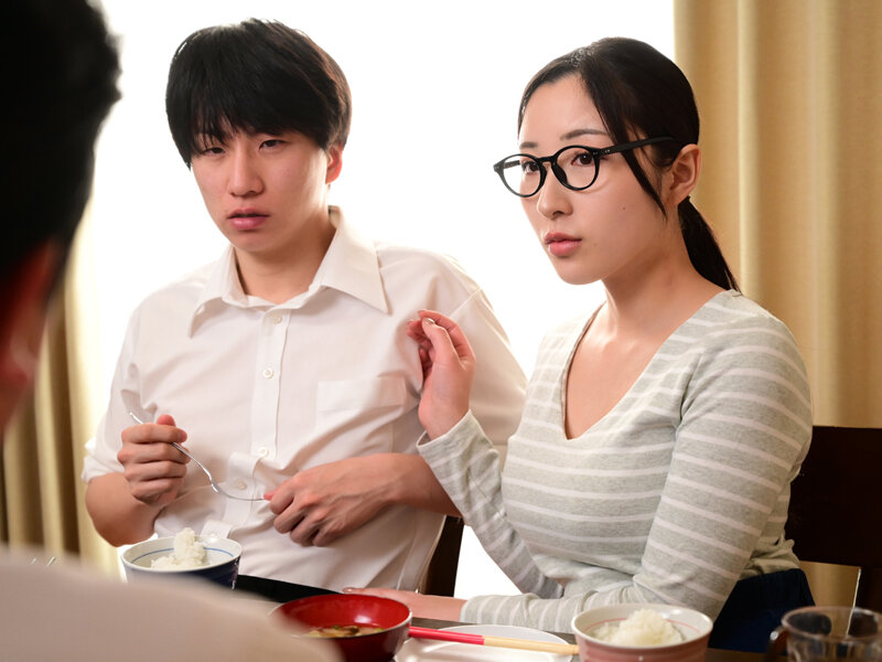 僕の巨乳ママは僕だけに過激サービスしてくれる家庭内おっパブ嬢になりました。北野未奈 - サンプル画像 - 2