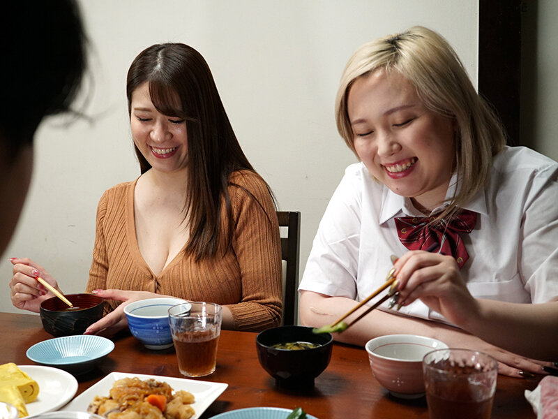 痴女られパイズリおっぱい親子丼ハーレム 田舎に引っ越してきた僕はお隣さんのムッチリW爆乳親子と悶絶逆3PSEXしまくった 田中ねね/武田怜香 - サンプル画像 - 1
