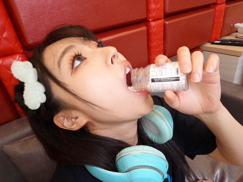 立ちんぼ地雷系おしっこ飲ませ風呂キャン界隈！汚臭ケツ穴おま●こを舐められ、アヘ顔尿射イキ飲尿クンニSEX！ 皆月ひかる - サンプル画像 - 16