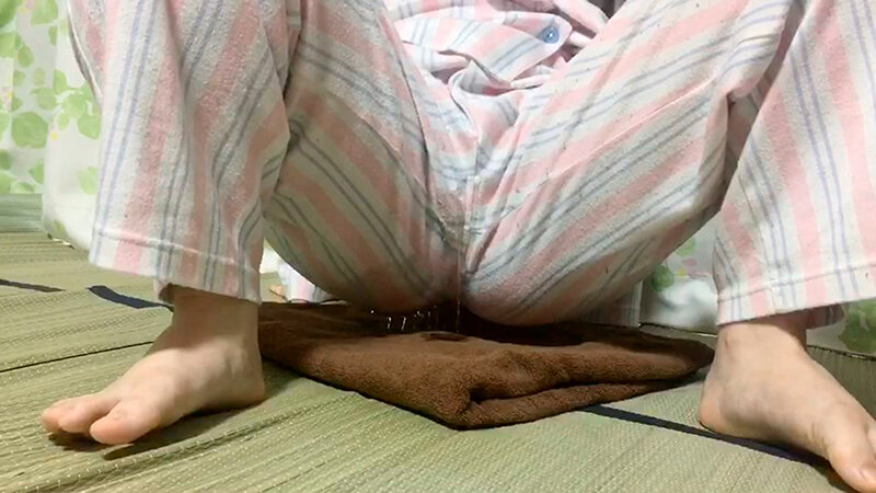 女の子が自分で撮った秘密のおもらし 前多まこ - サンプル画像 - 10