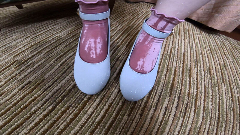 トイレ使用禁止。女の子のおもらしとおむつの行動・心理を観察します。高敷るあ 宮坂ともか - サンプル画像 - 12