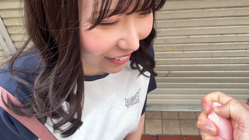 もう歩けない！イッちゃう！！ 素人巨乳ノーブラ女子とパニックリモバイデート - サンプル画像 - 1